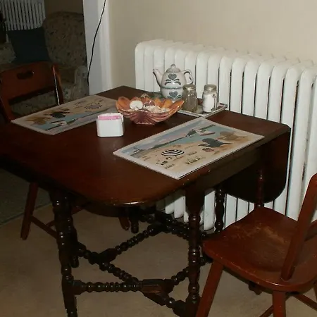 Canalside Restaurant, Inn & Kitchen Store Port Colborne Room photo
