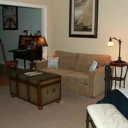 Canalside Restaurant, Inn & Kitchen Store Port Colborne Room photo