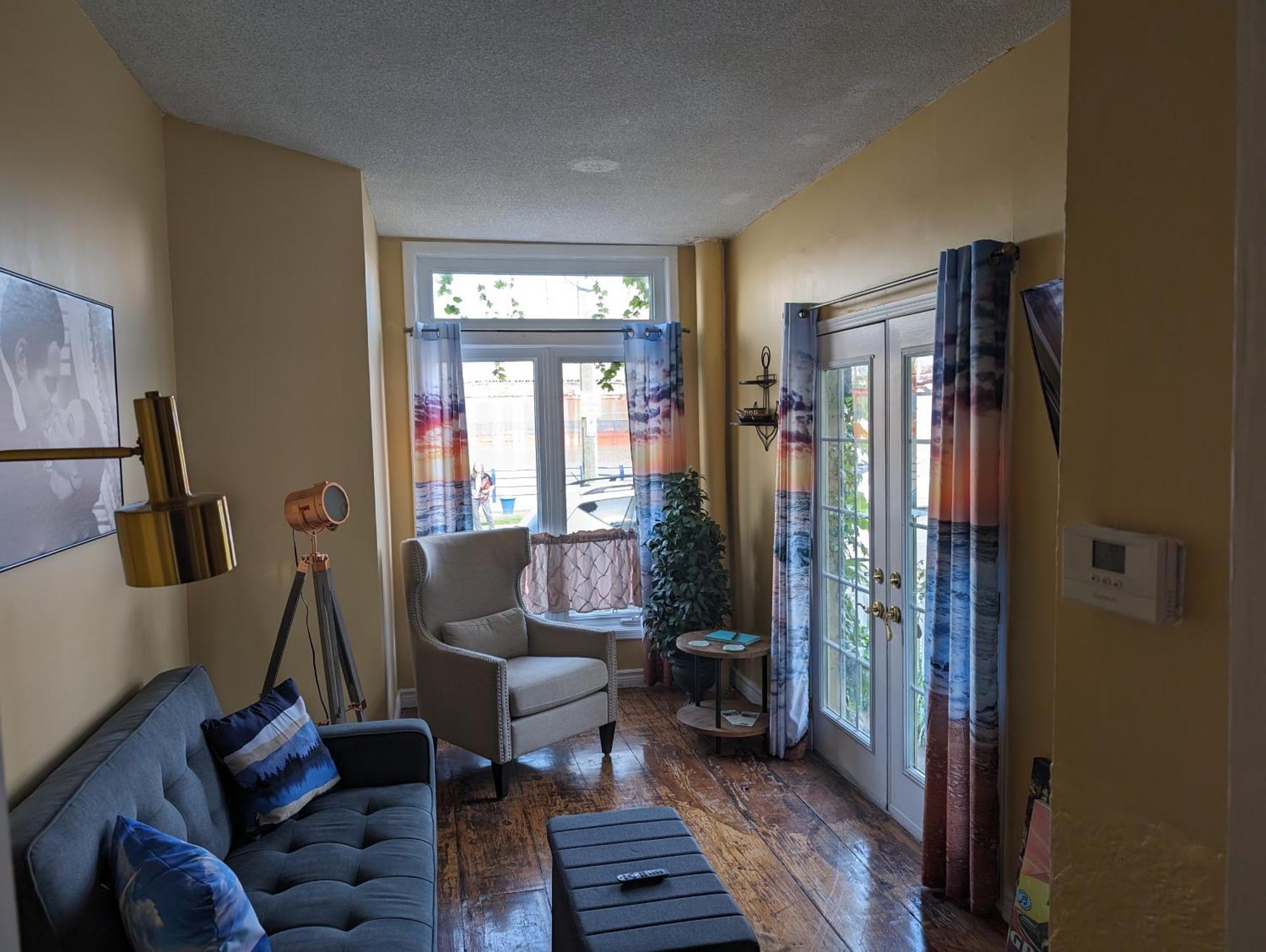 Canalside Restaurant, & Kitchen Store Apartment Port Colborne