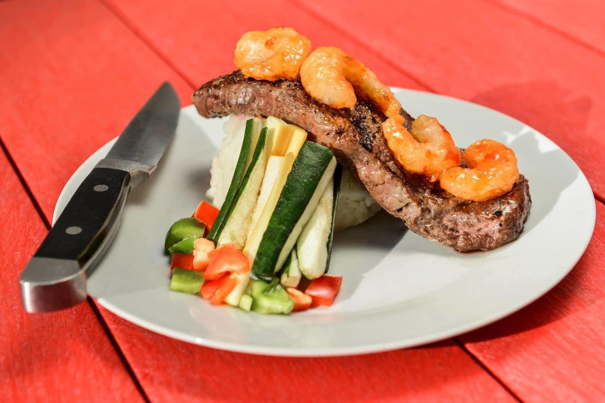 Canalside Restaurant, & Kitchen Store Apartment Port Colborne