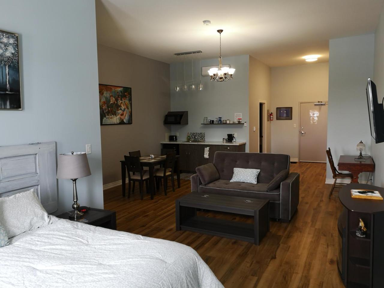 Canalside Restaurant, & Kitchen Store Apartment Port Colborne