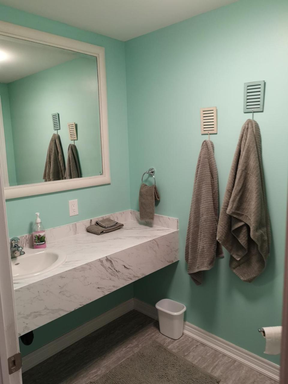 Canalside Restaurant, & Kitchen Store Apartment Port Colborne