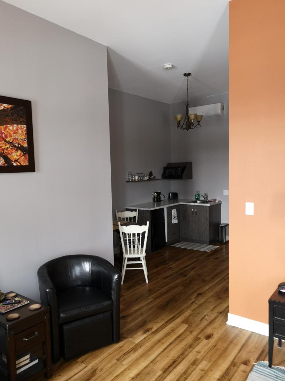 Canalside Restaurant, & Kitchen Store Apartment Port Colborne